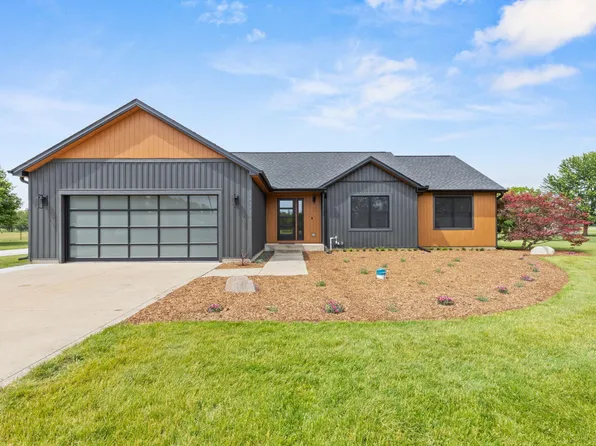 20872 State Line Rd, Edwardsburg, MI 49112