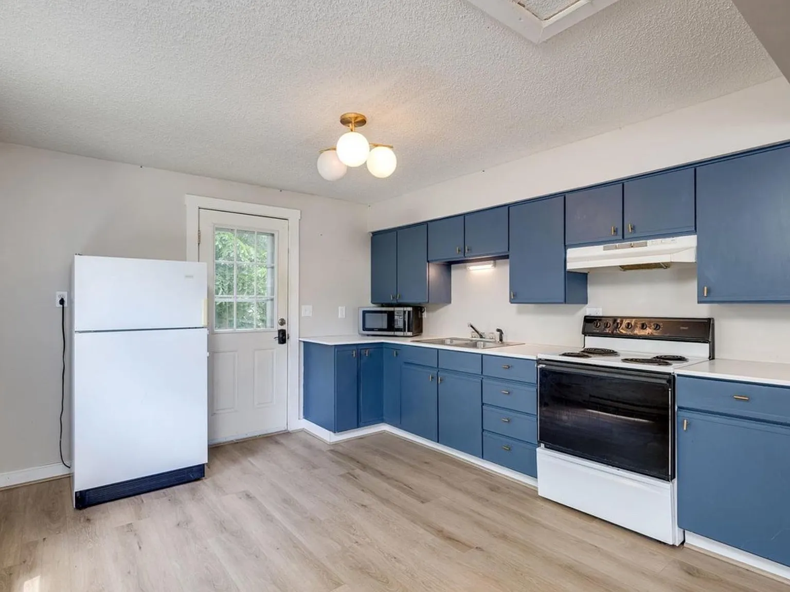 1 bed, 705 sqft, $1,200 — Photo 2