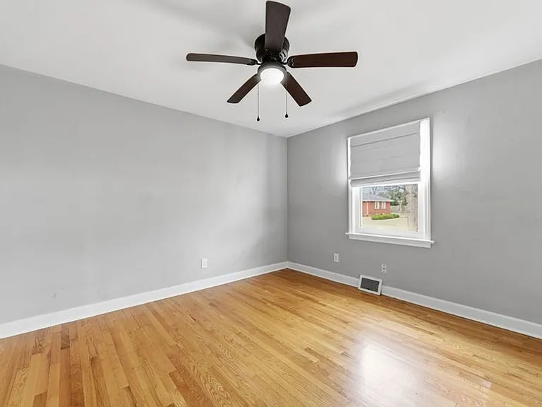 2725 Greendale Ave — Photo 17