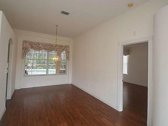 5th image of 111 Bay Lake Dr