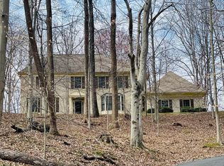 9122 Potomac Ridge Rd, Great Falls, VA 22066