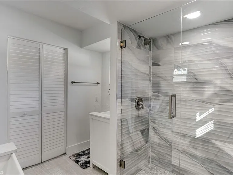 10842 Vanderbilt Dr — Photo 12