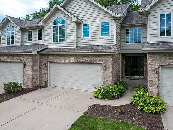 3rd image of 1054 Mission Hills Ct