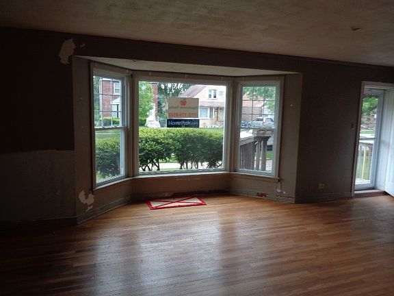 4th image of 8752 S Mozart Ave