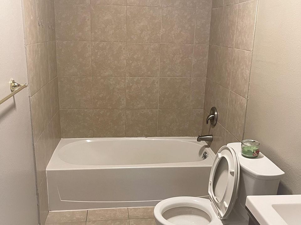 2nd image of 819 21st St NE #819