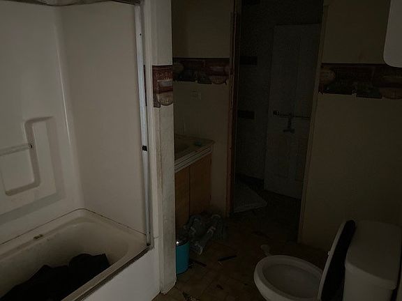 4th image of 234 Garrett Ave