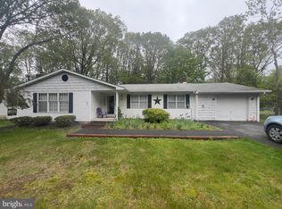 8 Cedar Rd, Mount Pocono, PA 18344