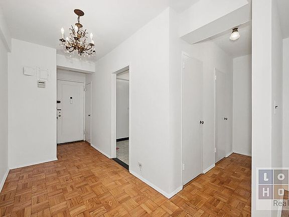 5th image of 550 Grand St APT H11e