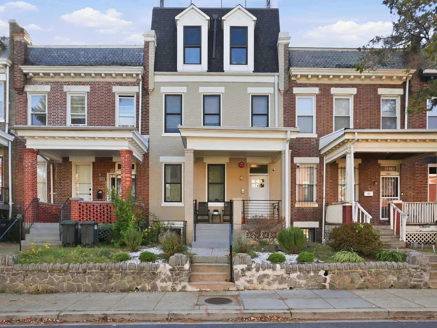 2 bed, 1137 sqft, $3,700 — Photo 1
