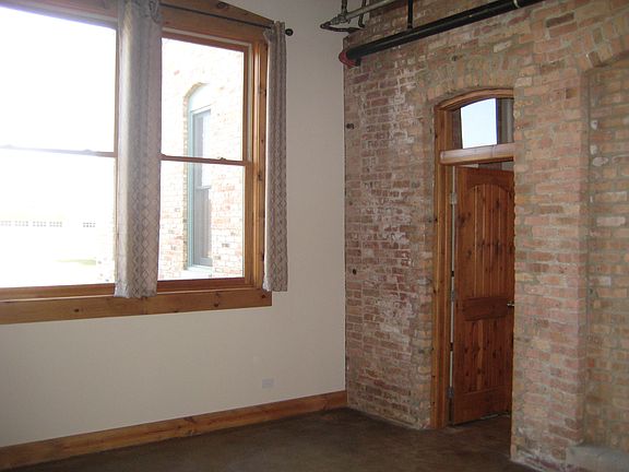 4th image of 262 Church Ct