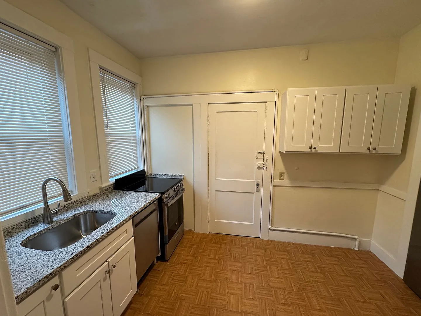 9/1 Top floor 3BR in Brighton, heat inc! — Photo 4