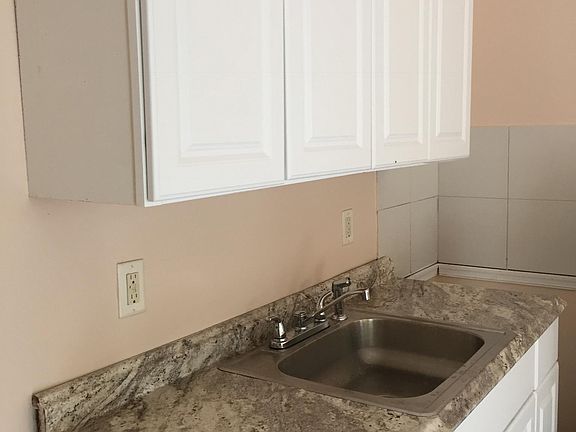 3rd image of 3802 N 19th St Floor 1