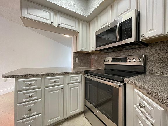 3rd image of 8225 Lake Dr #L-0208