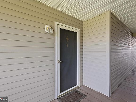 3rd image of 121 Brookland Ct APT 8