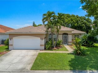 11082 LAKELAND CIR, FORT MYERS, FL 33913
