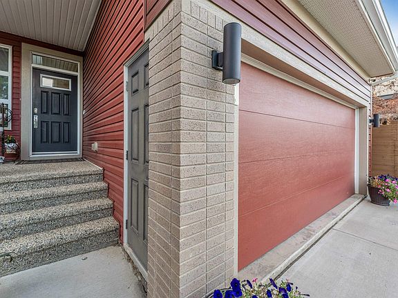 5th image of 718 Charlesworth Way SW