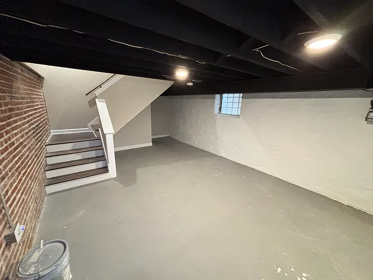 2253 Indiana Ave — Photo 46