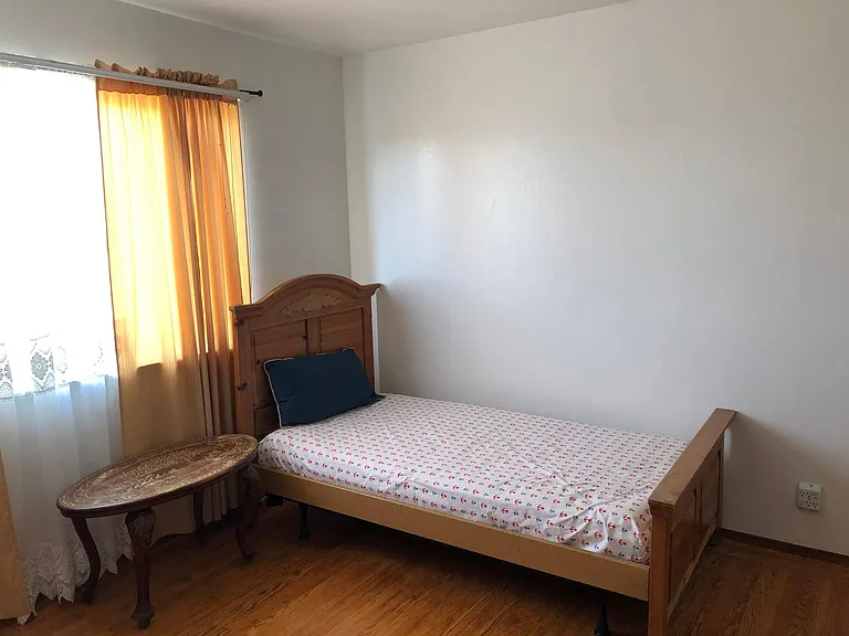 Private large room, furnished and ready to move in condition.