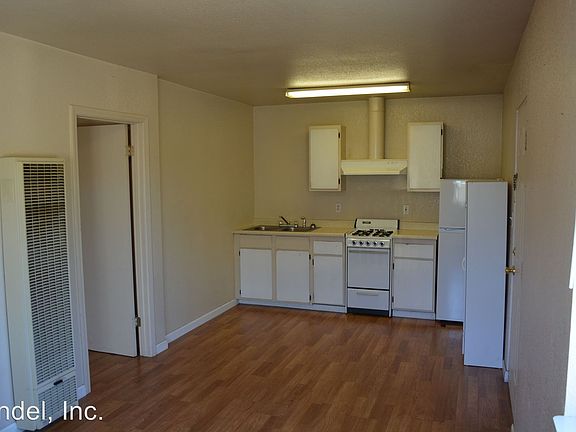 4th image of 3108 Summer St #B