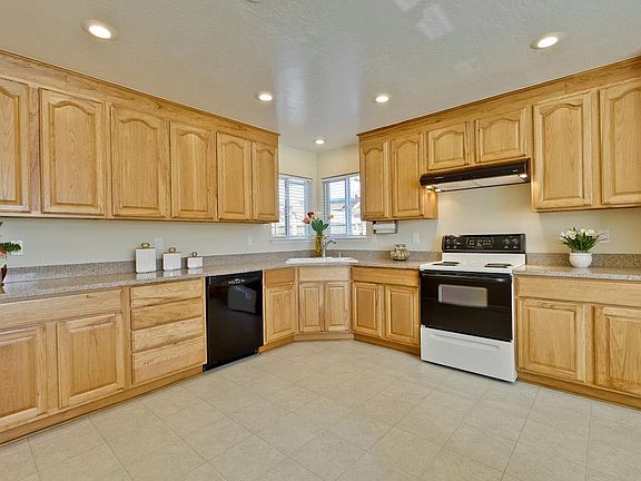 4th image of 3631 Kersten Dr