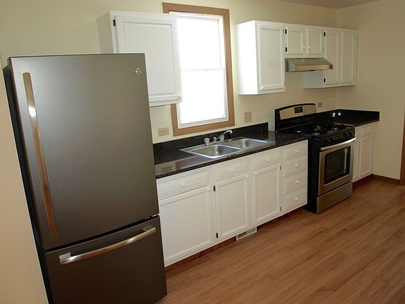 3rd image of 112 Elm Ave