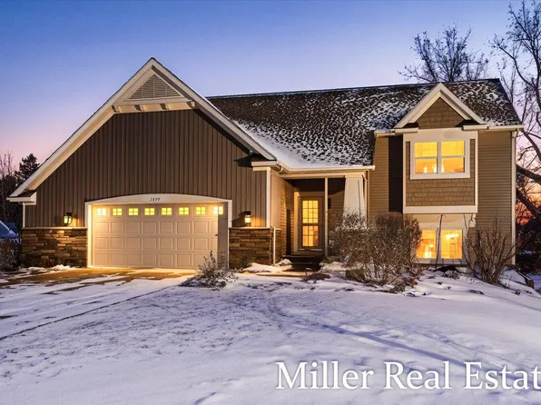2899 Loehrs Landing Dr, Hastings, MI 49058
