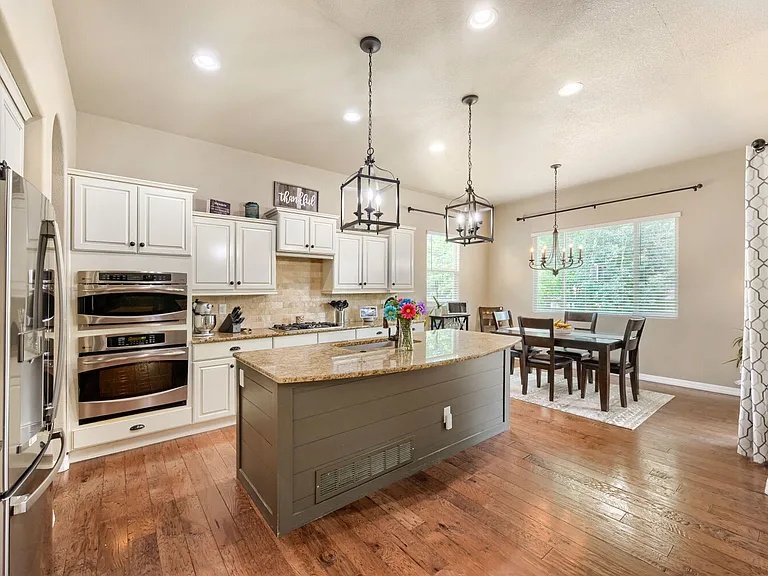 6134 Rennert Dr — Photo 17
