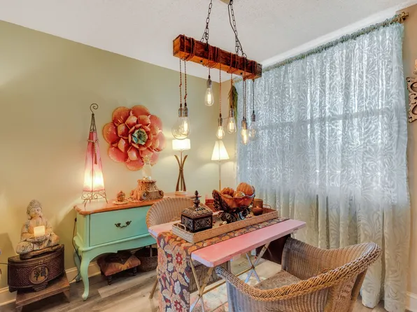 4705 1st St NE APT 326, Saint Petersburg, FL 33703