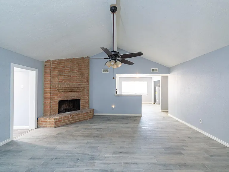 3323 Silverside Dr — Photo 5
