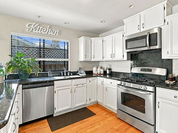 4th image of 1454 Gregory Court