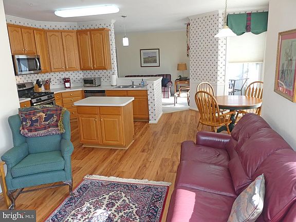 2nd image of 1306 Scottsdale Dr Unit 211