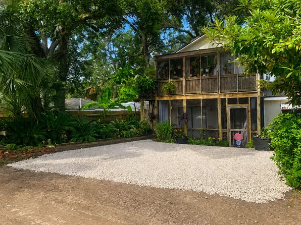 409 Oleander St APT B, Saint Simons Island, GA 31522