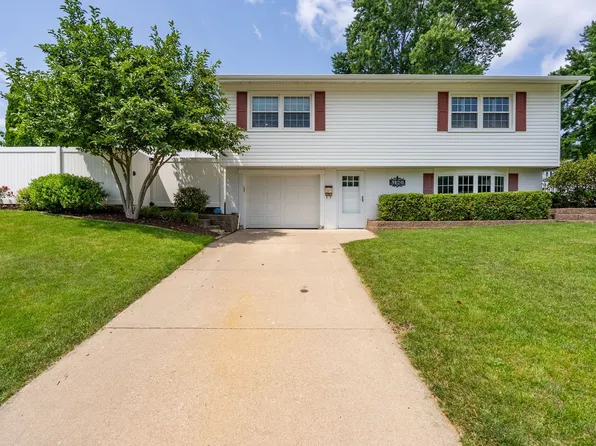 3120 Magnolia Ct, Bettendorf, IA 52722