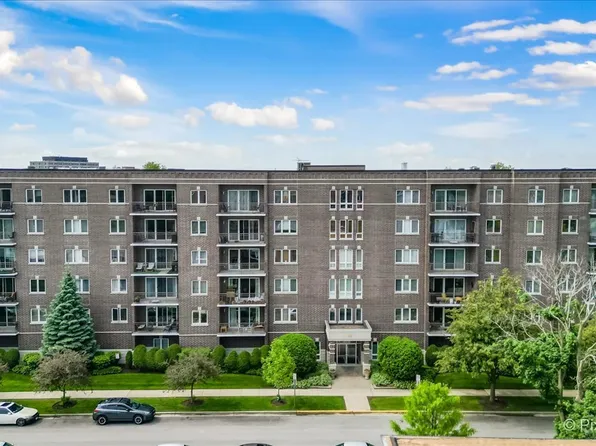 1327 Brown St Unit 206, Des Plaines, IL 60016