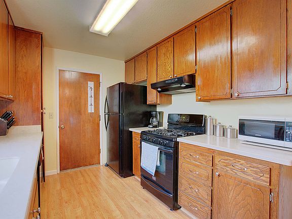 5th image of 1670 Fernwood Dr
