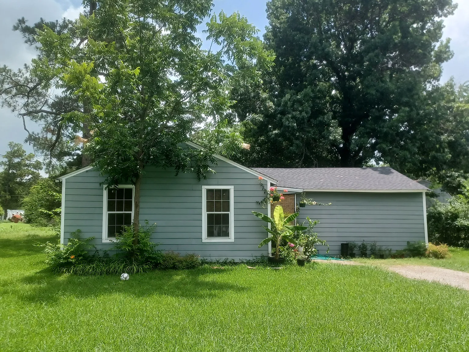 3 bed, 1328 sqft, $1,650 — Photo 1
