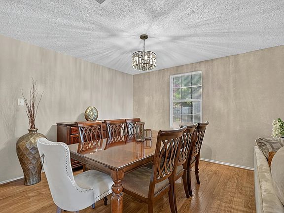 4th image of 16520 Red River Ln