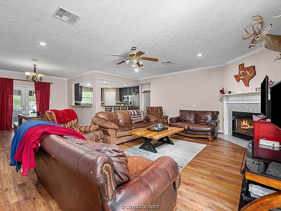 3rd image of 3203 Salzburg Ct