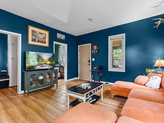 4th image of 212 8th St NW
