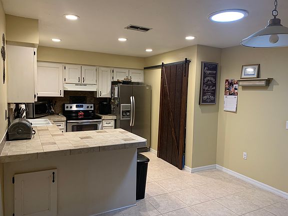 4th image of 3384 NE 32nd Ave
