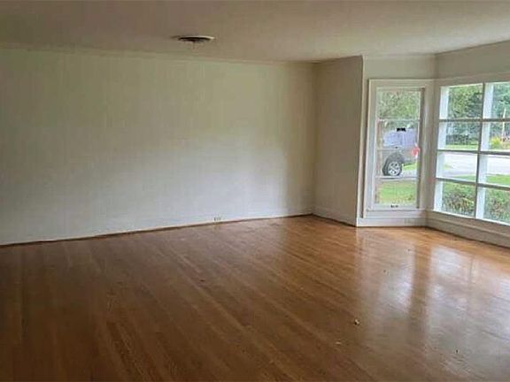 5th image of 406 5th St
