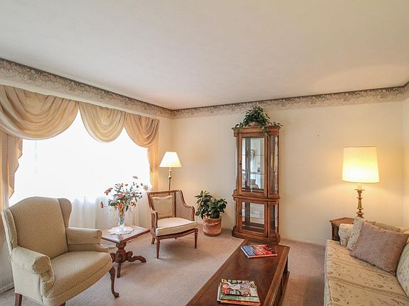3rd image of 25 Snowbird Ln