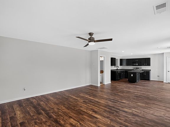 3rd image of 305 Lingonberry Dr