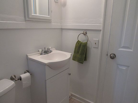 4th image of 916 E 9th Ave