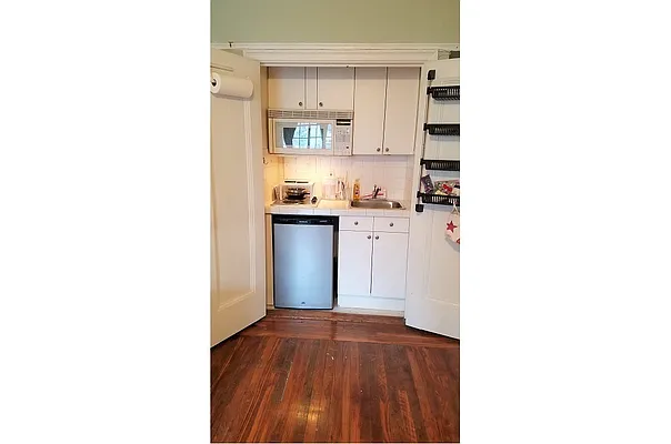 Rented by City Connections Realty | media 10