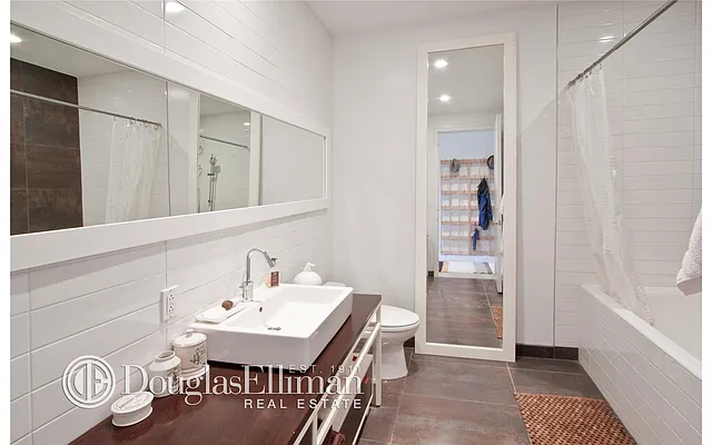 Rented by Douglas Elliman | media 27