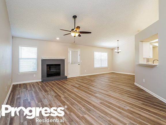 5th image of 387 Willow Green Dr
