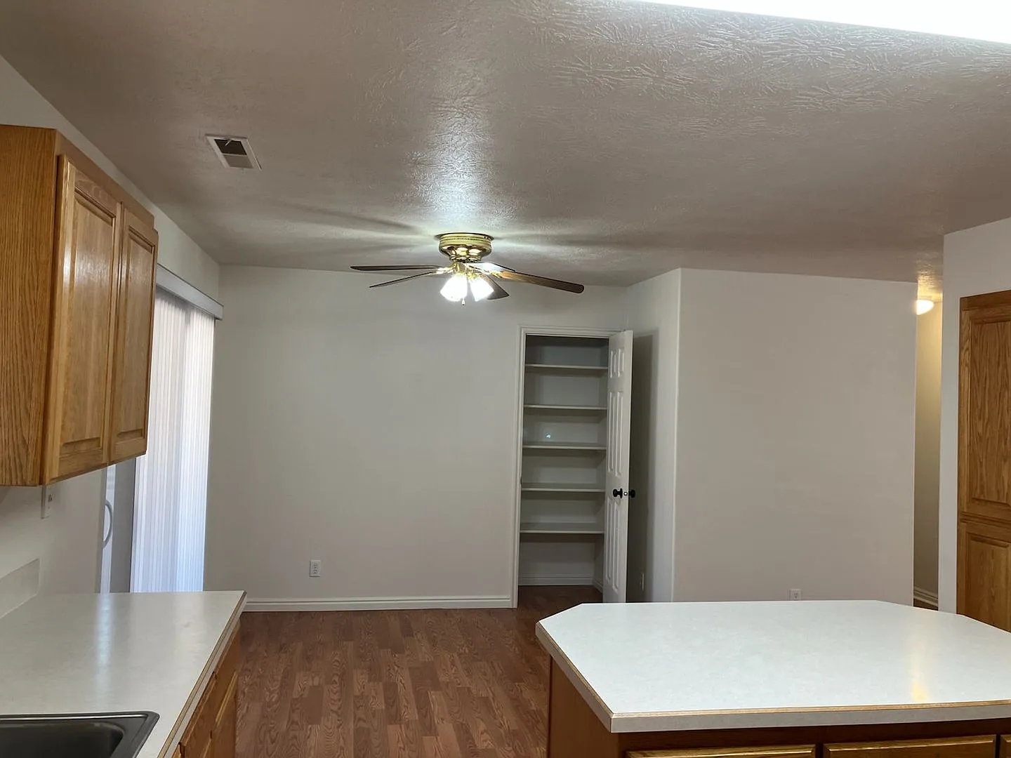 Charming 1-Bedroom Home Utilities Included! — Photo 4