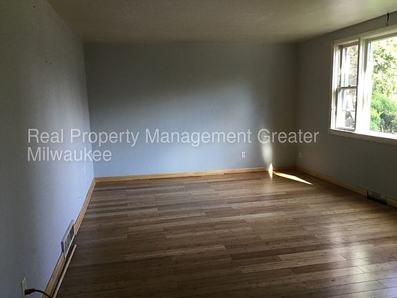 3rd image of 228 Margaret St #1