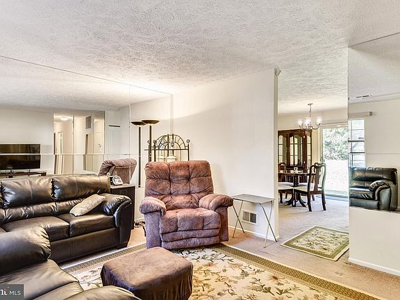 5th image of 820 Narrowleaf Dr